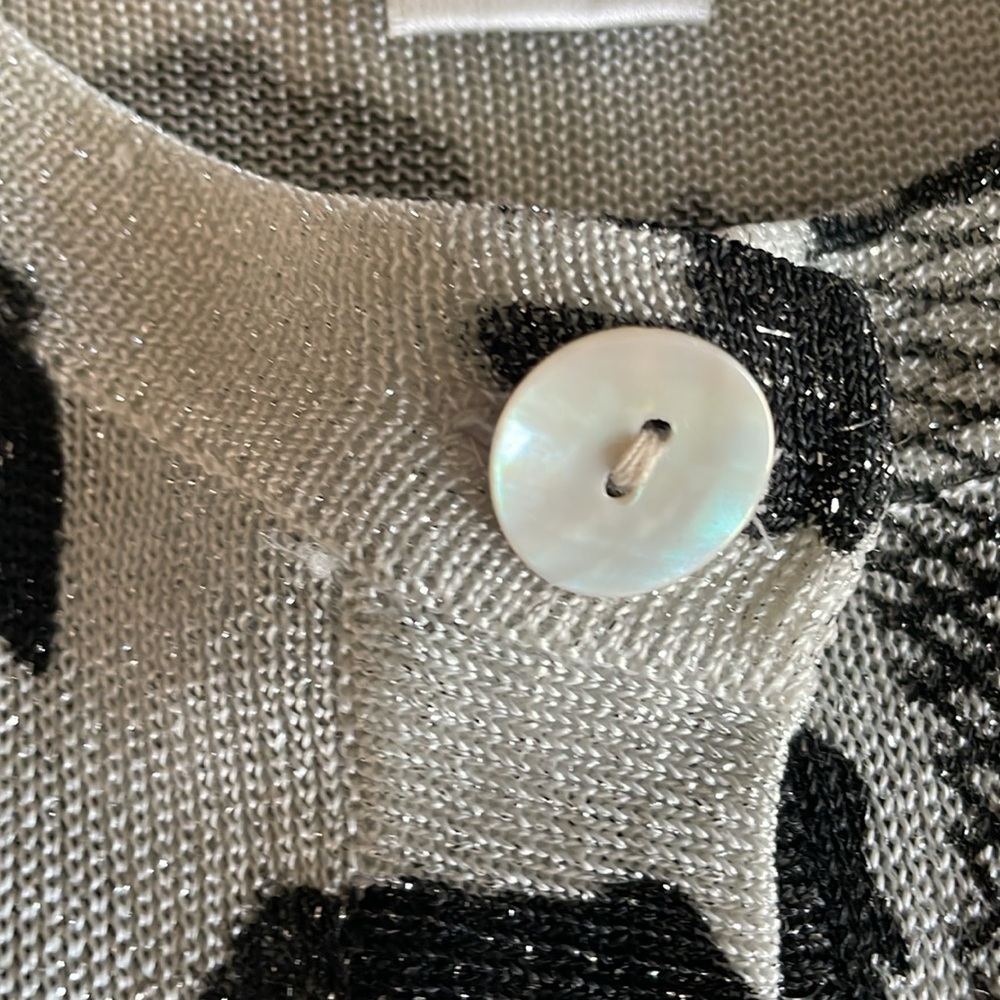 Eric Steven Light Sweater - Picture 12 of 13